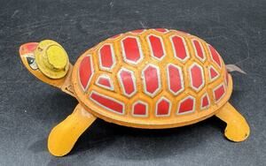 Vintage Tin Litho Wind Up Walking Turtle Toy Trademark Toys Japan Works TO9